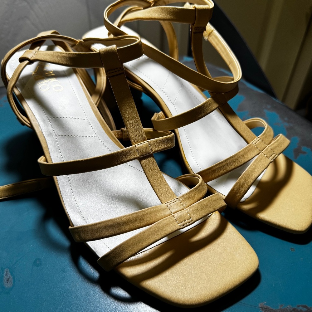 Franco Sarto Women's Sandal Size 11 Cream